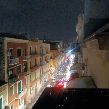 Pokoj Dla 2 Z Prywatnym Balkonem, Lazienka I Wejsciem Бари Экстерьер фото